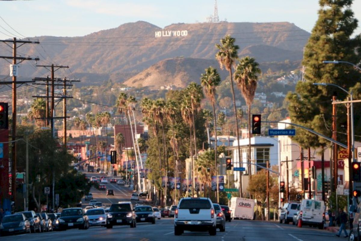 Лос анджелес время сейчас разница. Лос Анджелес район Голливуд. Лос Анджелес бульвар Голливуд. Бульвар Сансет Лос Анджелес. Бульвар Сансет Лос Анджелес 2014.